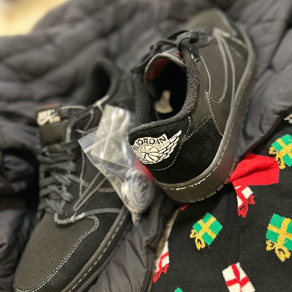Deadstock Travis Scott Low Dunks ‘Phantom Blacks”, Jordan’s \ Nike. $250 Sale! - Picture 8 of 16